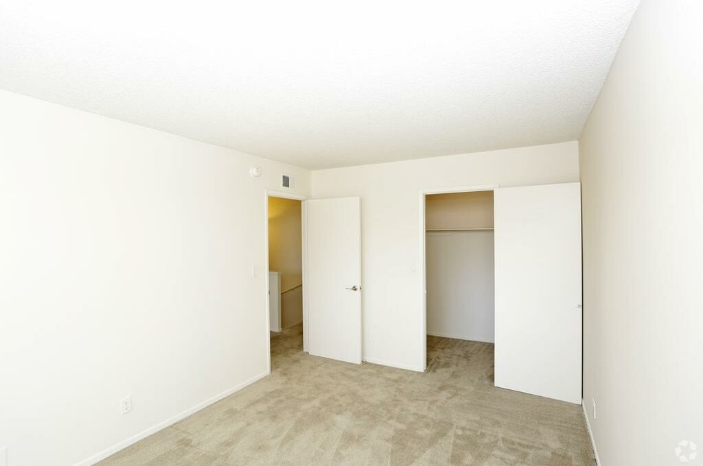 Foto 2 de apartamento en 1200 S Highland Ave
