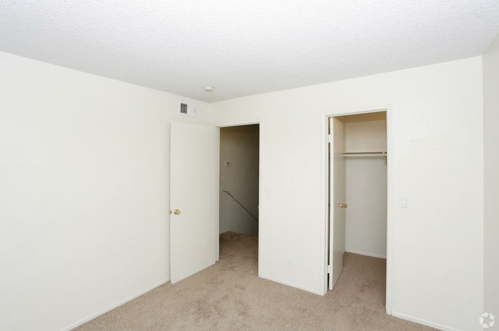 Foto 2 de apartamento en 12351 Marshall Ave