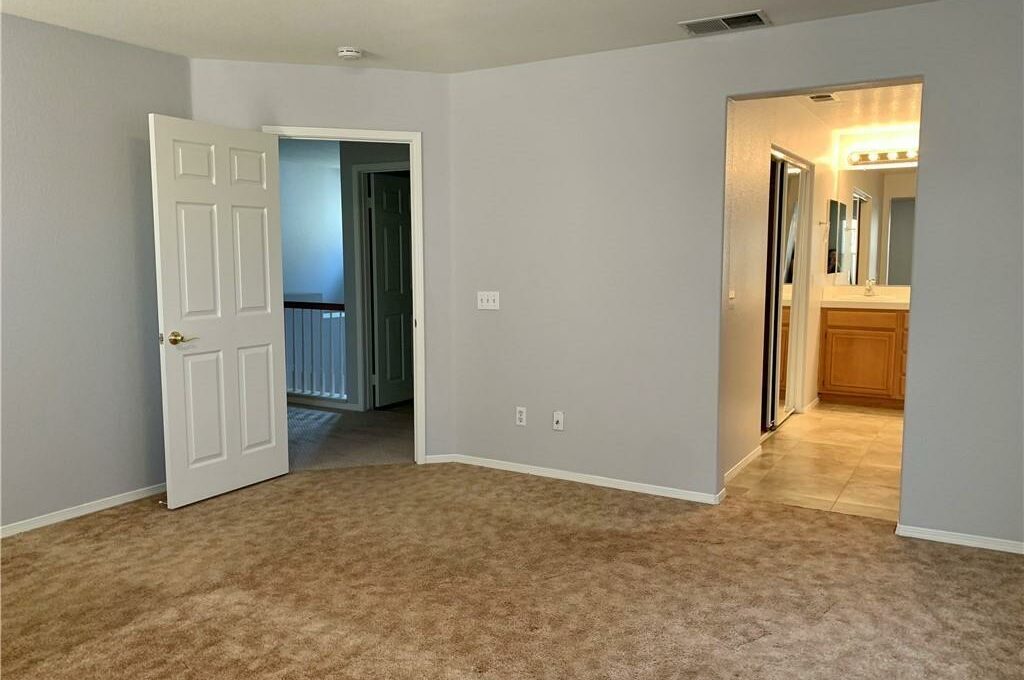 Foto 3 de apartamento ubicada en 12816 Zinnea Ave