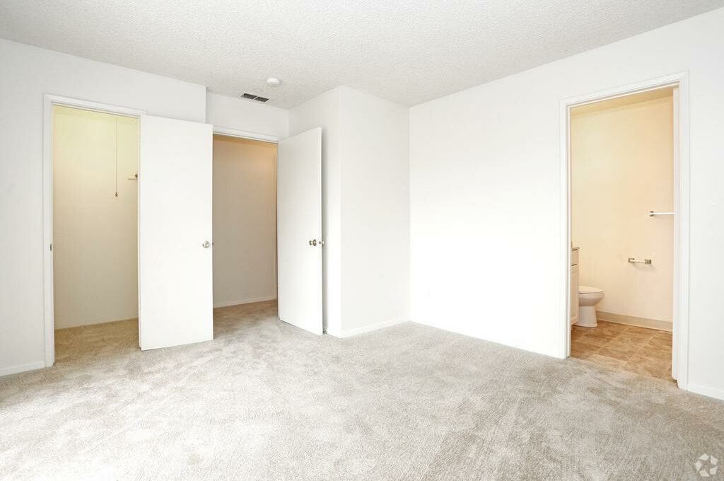 Foto 2 de apartamento ubicada en 2100 Coffee Rd