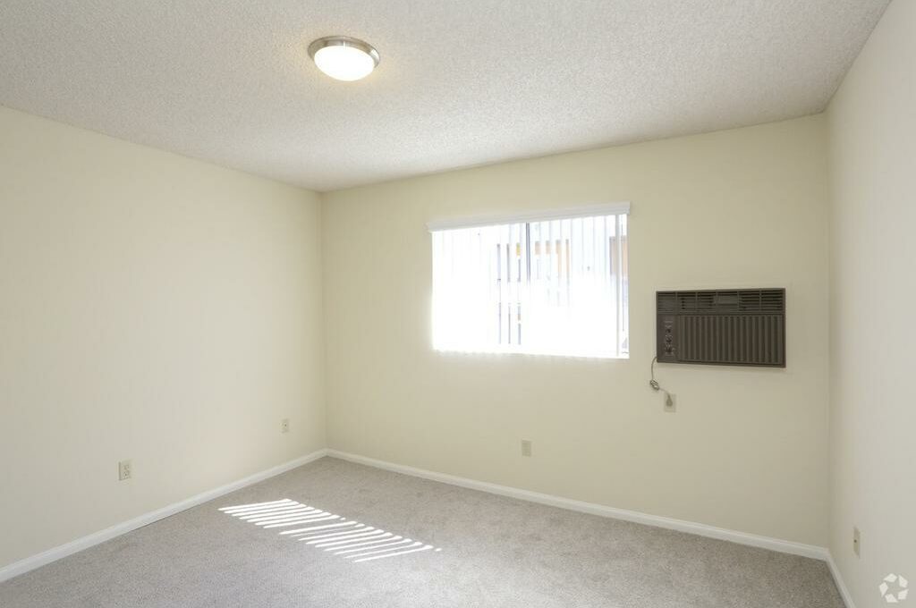 Foto 3 de apartamento ubicada en 245 Knoll Rd