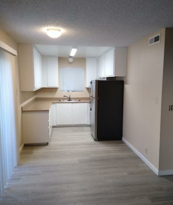 Foto 3 de apartamento en 3700 Churn Creek Rd