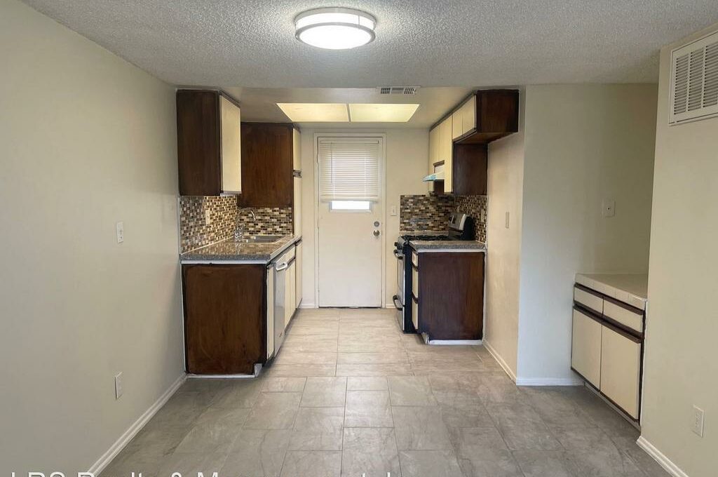 Foto 2 de apartamento ubicada en 44155 10th St W