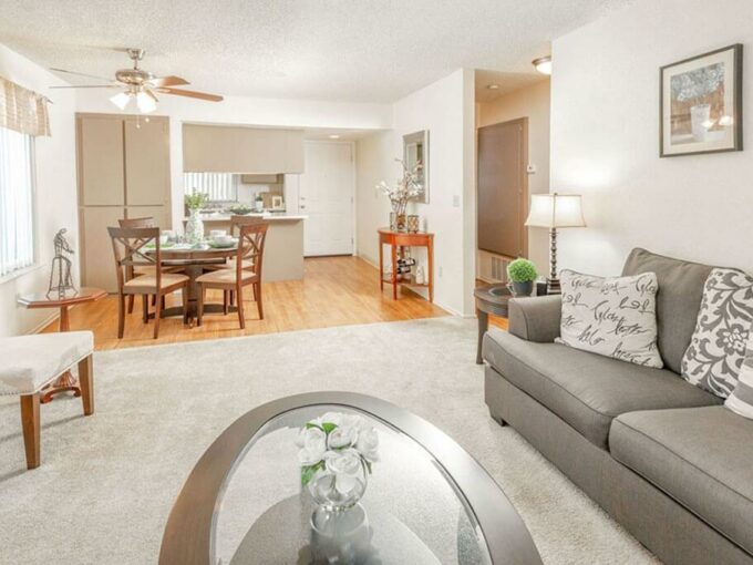 Foto 1 de apartamento ubicada en 580-620 W Fargo Ave