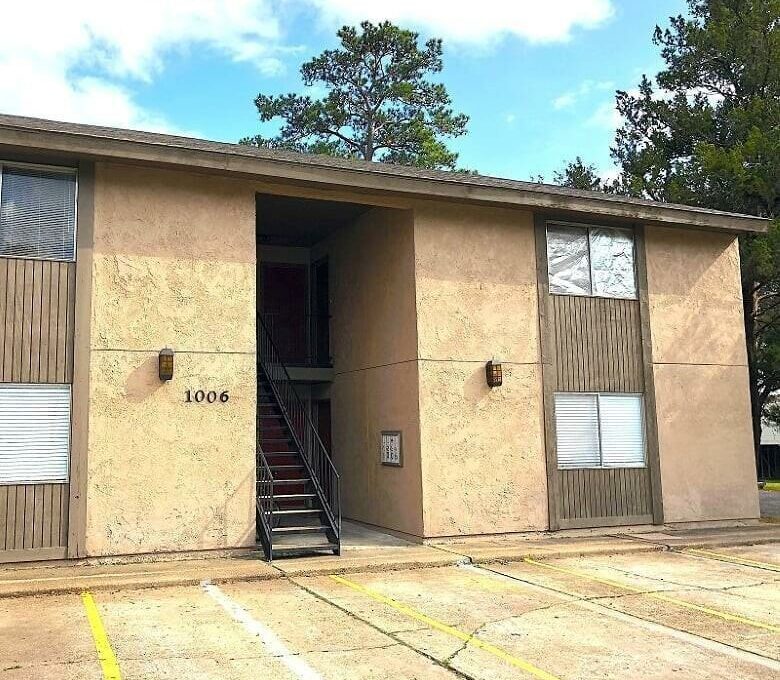 Foto 1 de vivienda ubicada en 1008 N Houston Ave