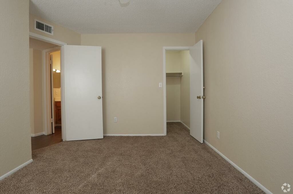 Foto 2 de apartamento ubicada en 270 Padres Dr